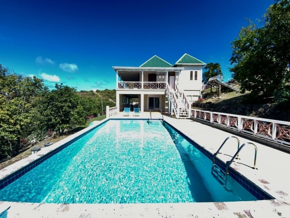 Bay Roc – 1 Acre + Tennis Court