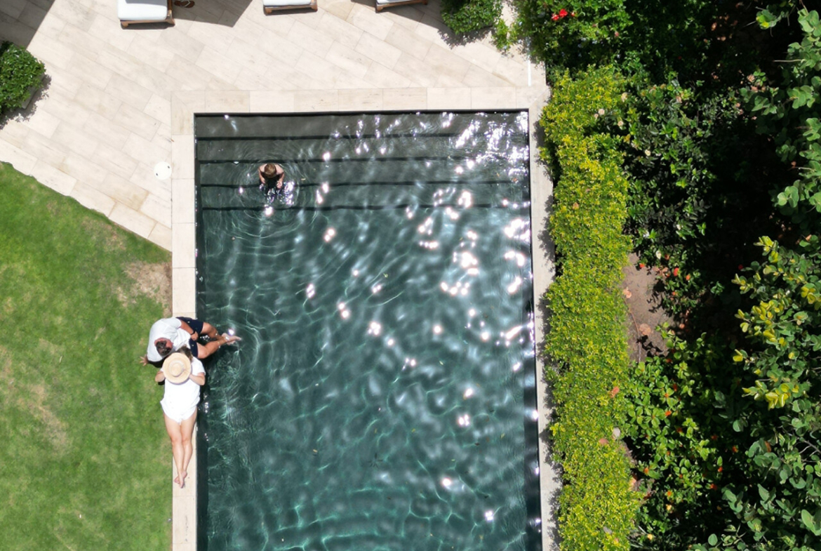 Four Seasons – Villas @ Pinneys Beach