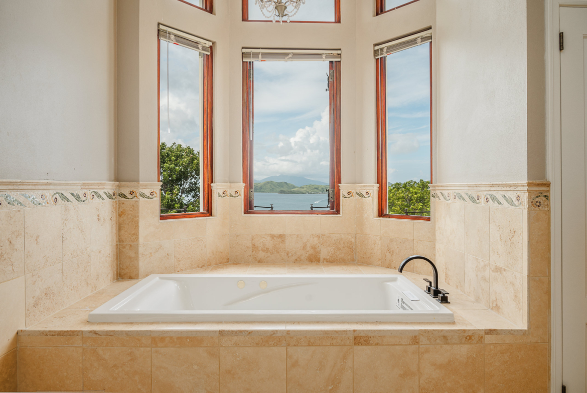 Stonewall Villa, Oualie Beach