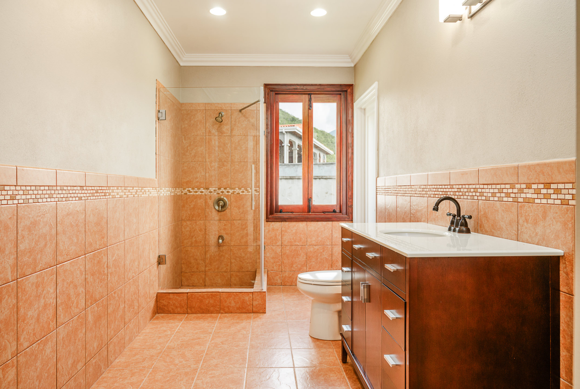 Stonewall Villa, Oualie Beach