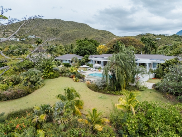 Seaside Paradise – 2.75 acre Beachfront Estate