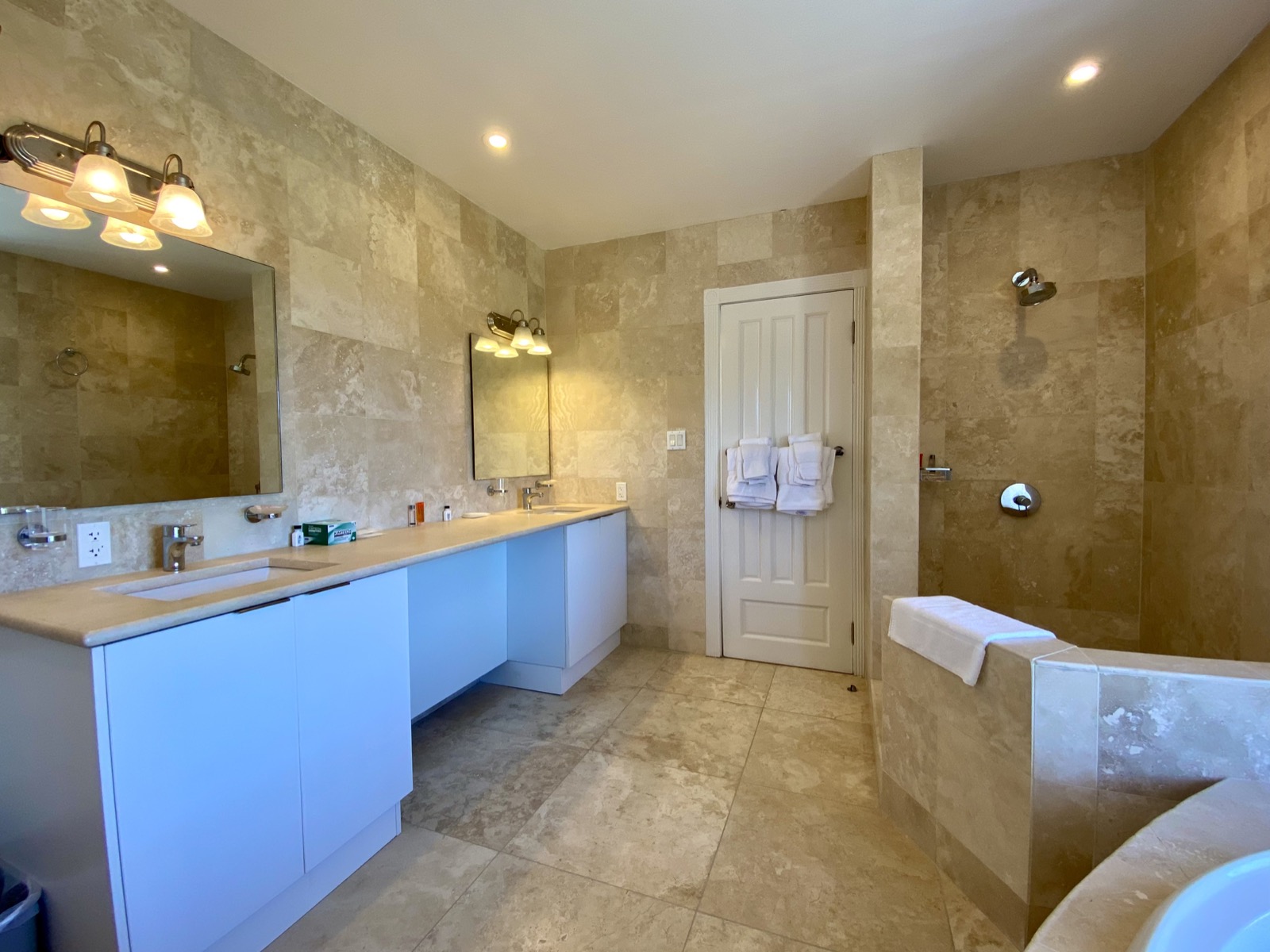 7A The Hamilton – Beachfront Townhouse