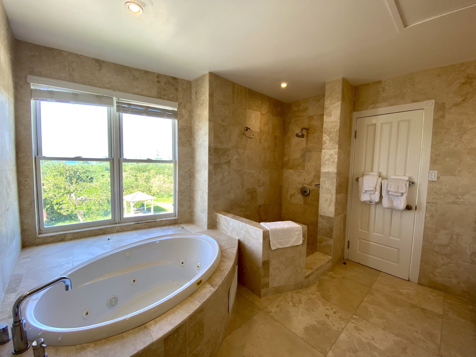 7A The Hamilton – Beachfront Townhouse