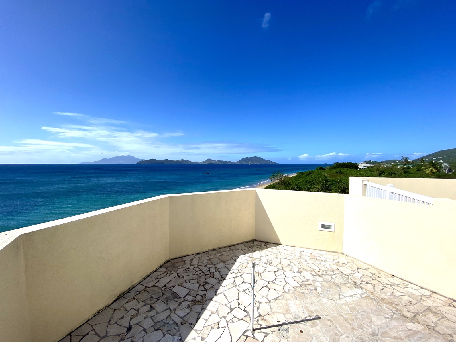 7A The Hamilton – Beachfront Townhouse