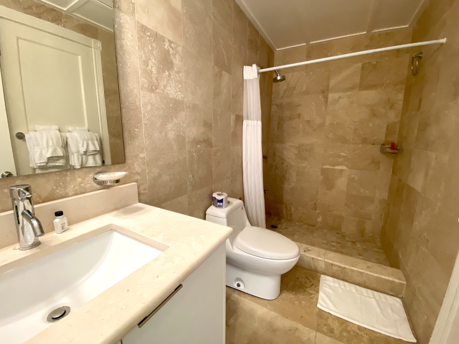 7A The Hamilton – Beachfront Townhouse