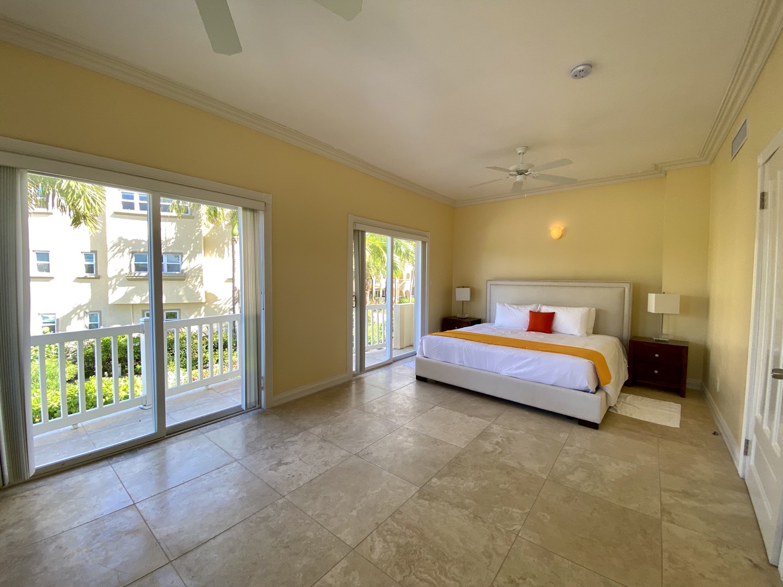 7A The Hamilton – Beachfront Townhouse