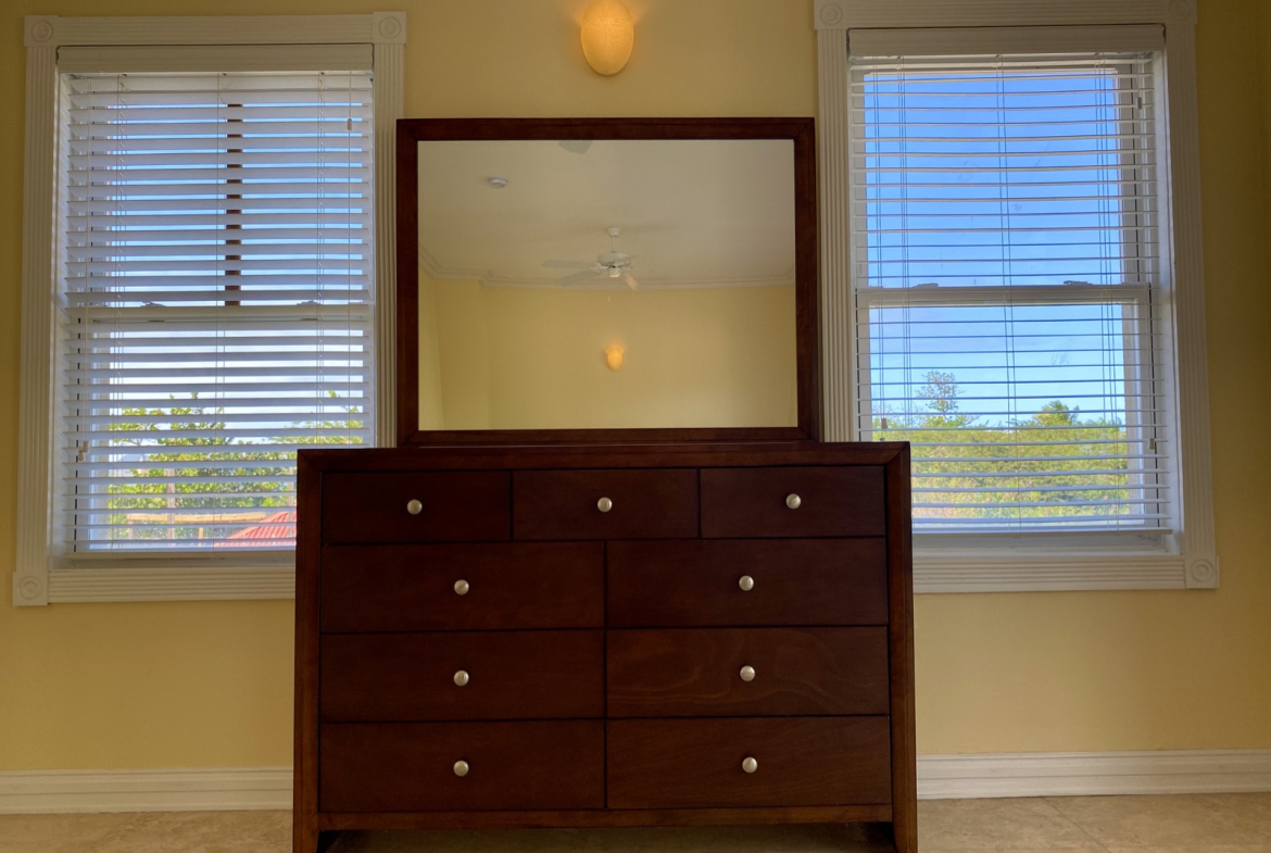 7A The Hamilton – Beachfront Townhouse