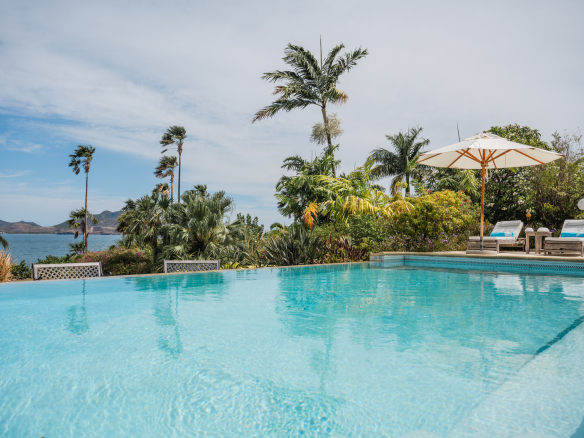 Seaside Paradise – 2.75 acre Beachfront Estate